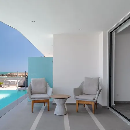 Villa Dia's Blue 8 Bedrooms Seafront