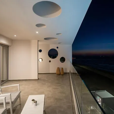 Dia's Blue 8 Bedrooms Seafront Villa *