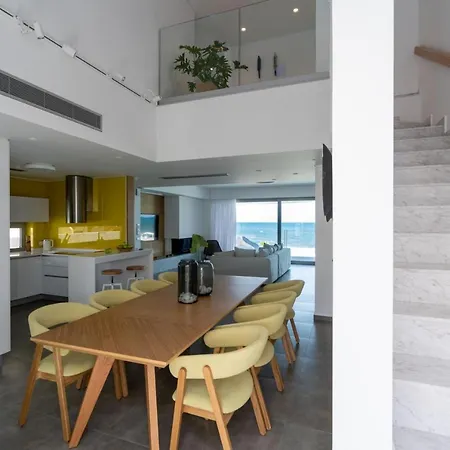 Dia's Blue 8 Bedrooms Seafront Gournes Gouvon