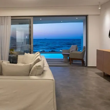 Dia's Blue 8 Bedrooms Seafront Villa *