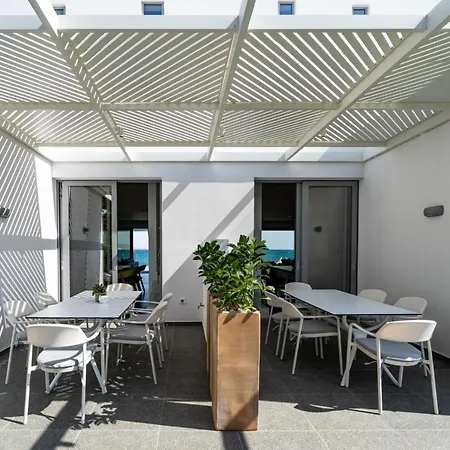 Dia's Blue 8 Bedrooms Seafront Villa *