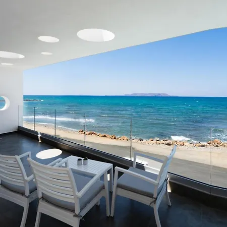 Dia's Blue 8 Bedrooms Seafront * Gournes Gouvon